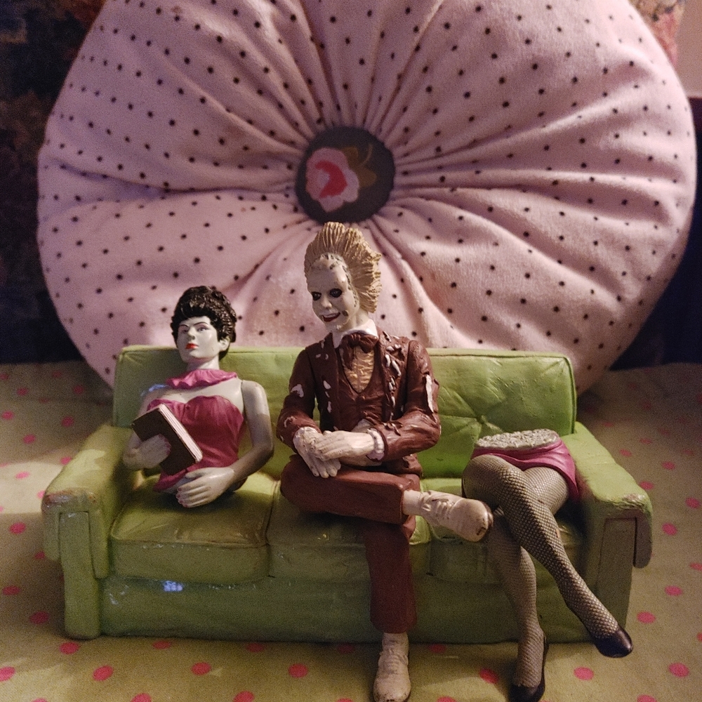 Beetlejeuce Couch Set Collectable - Picture 4 of 8